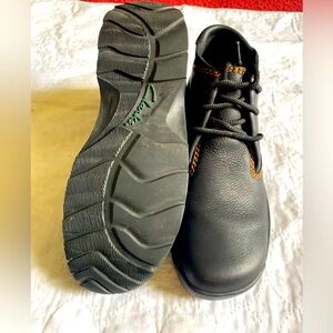 CLARKS  7½ M BLK OILY ОМАНА BOOT